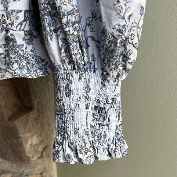 🌝 Acoa Floral V-Neck cropped smocked Blouse in Light Blue, lined - Picture 4 of 7